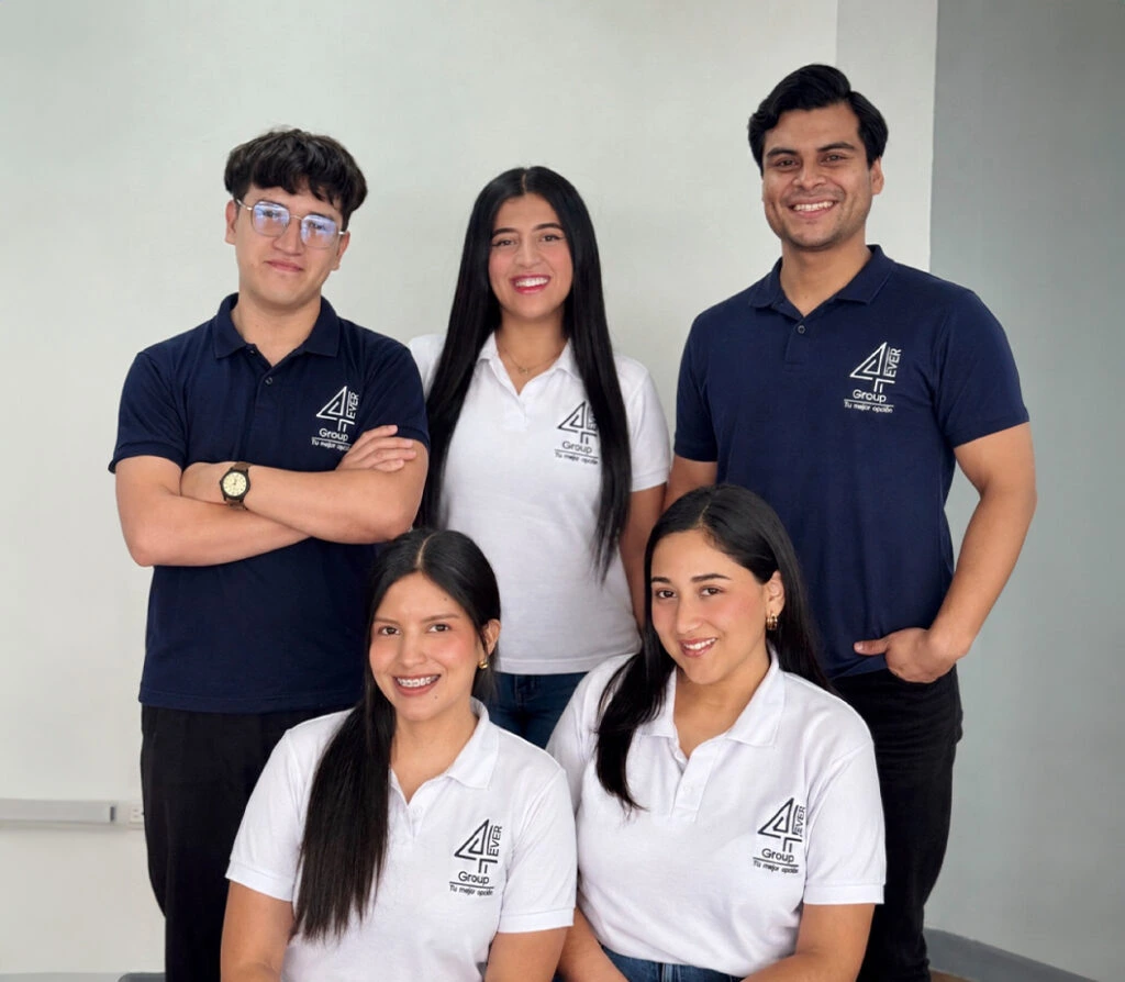 Equipo de Forever Experience brindando asesoría para programas internacionales de estudio y trabajo