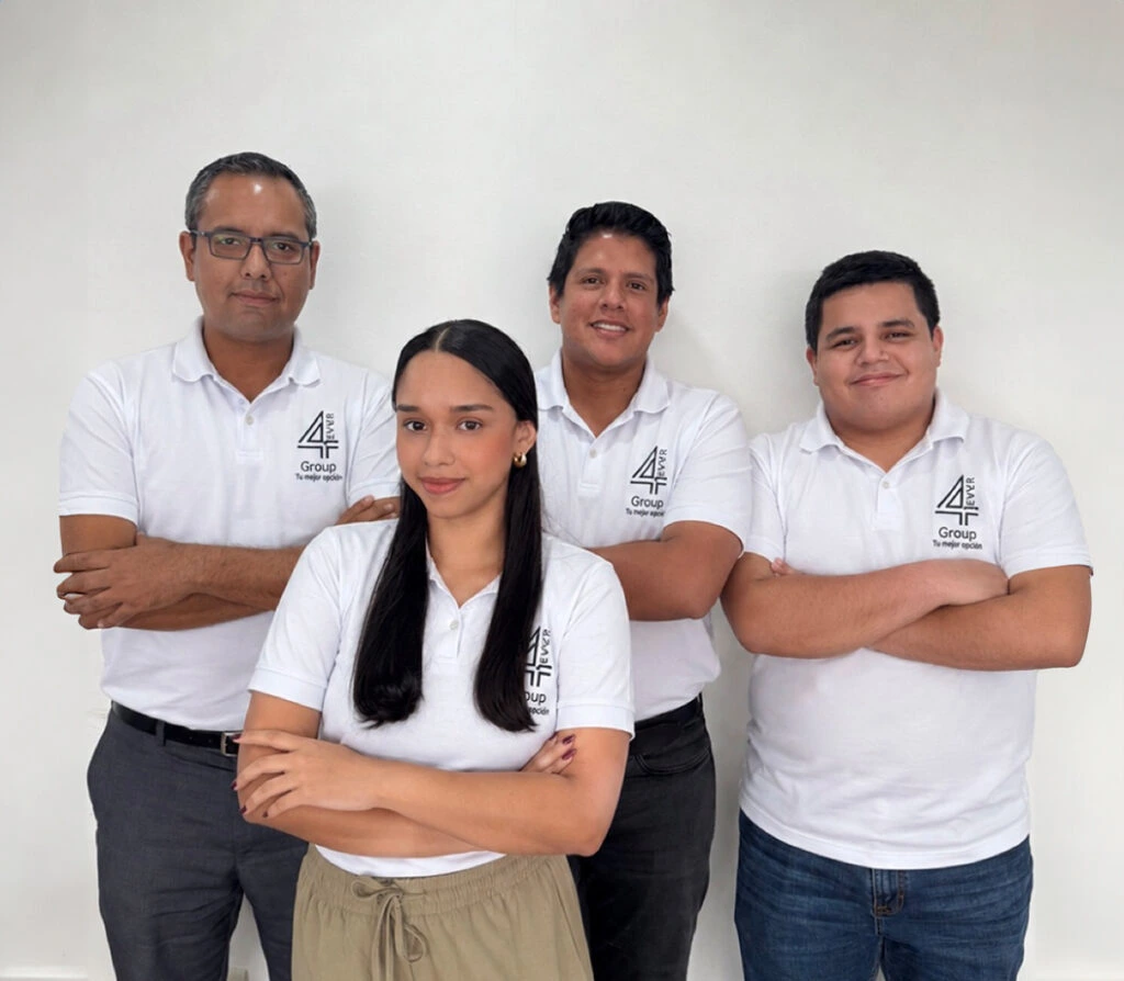 Equipo de Forever Experience ofreciendo atención personalizada para experiencias internacionales