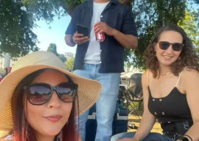 Estudiantes disfrutando la vida en el extranjero durante programa de diplomados internacionales